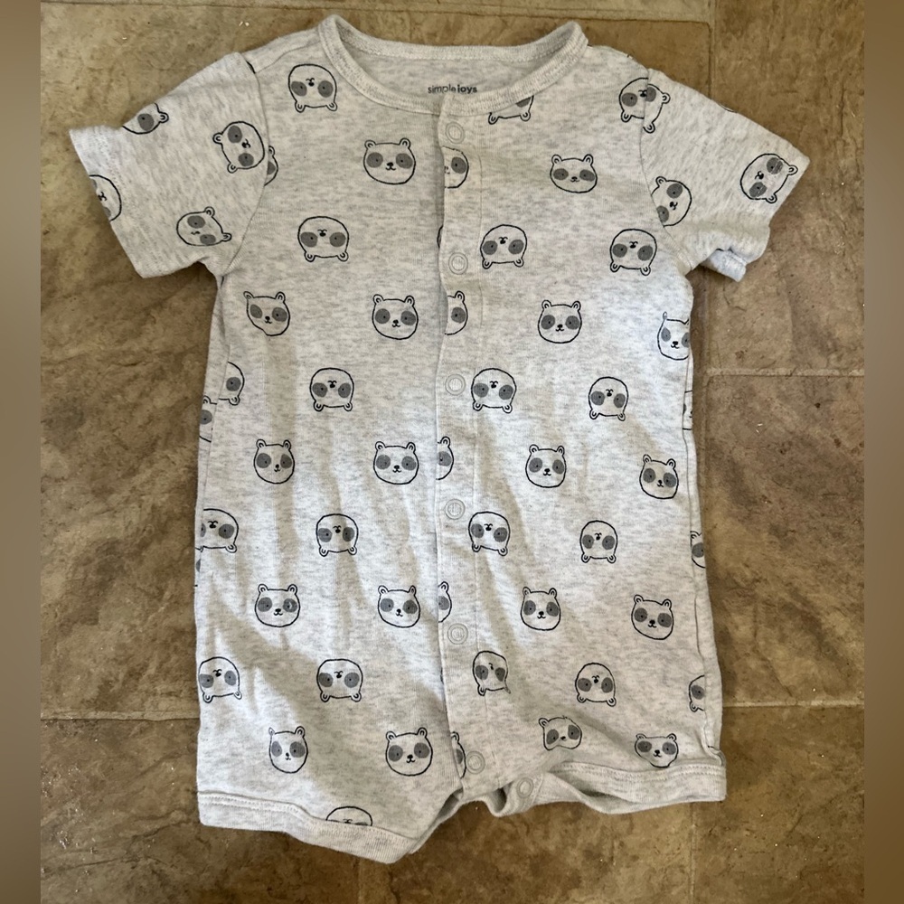 Carter’s 3-6 months Baby Boy Animal Faces Button Down Romper
Euc